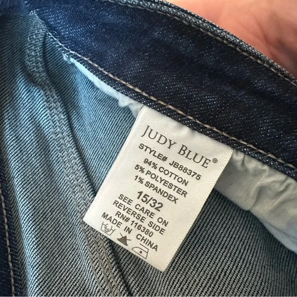 Judy Blue Dark Cropped Black Blue Jeans - Picture 8 of 9